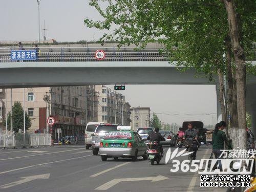 紅燈剛亮前3秒鐘違章拍不到？ 交警稱“敢闖必被罰”